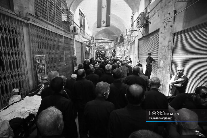 قافله عزاداری هیئت بنی فاطمه در بازار اصفهان