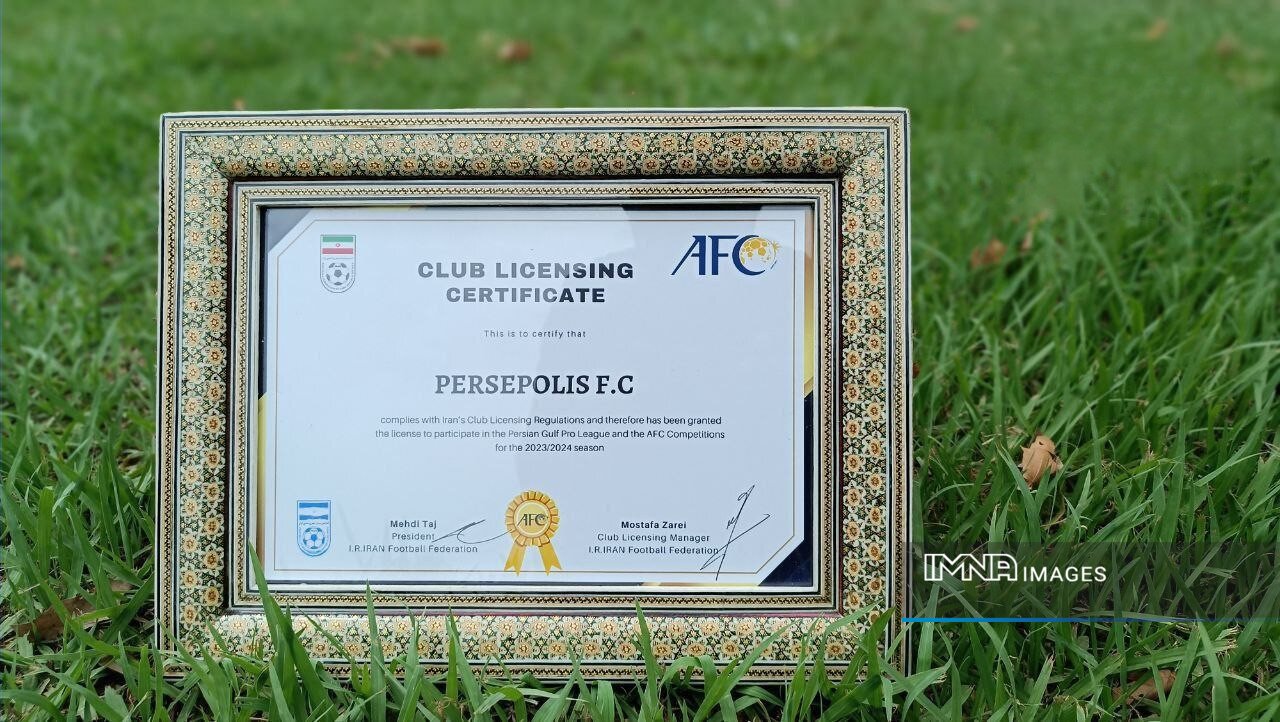 رونمایی از مجوز حرفهای پرسپولیس و سپاهان +عکس
