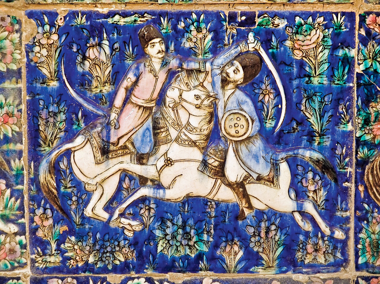 روایتی از بازی رنگها و نقشها بر کاشیهای گلستان