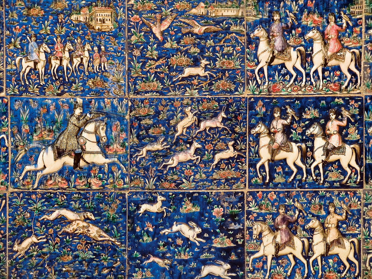 روایتی از بازی رنگها و نقشها بر کاشیهای گلستان