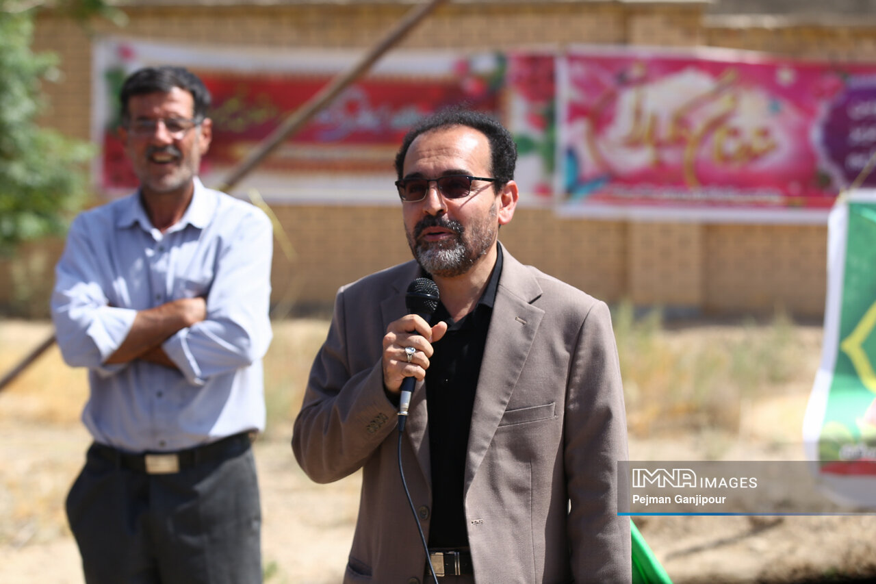 خیرین مدرسهساز مکتبخانه عشق برپا میکنند