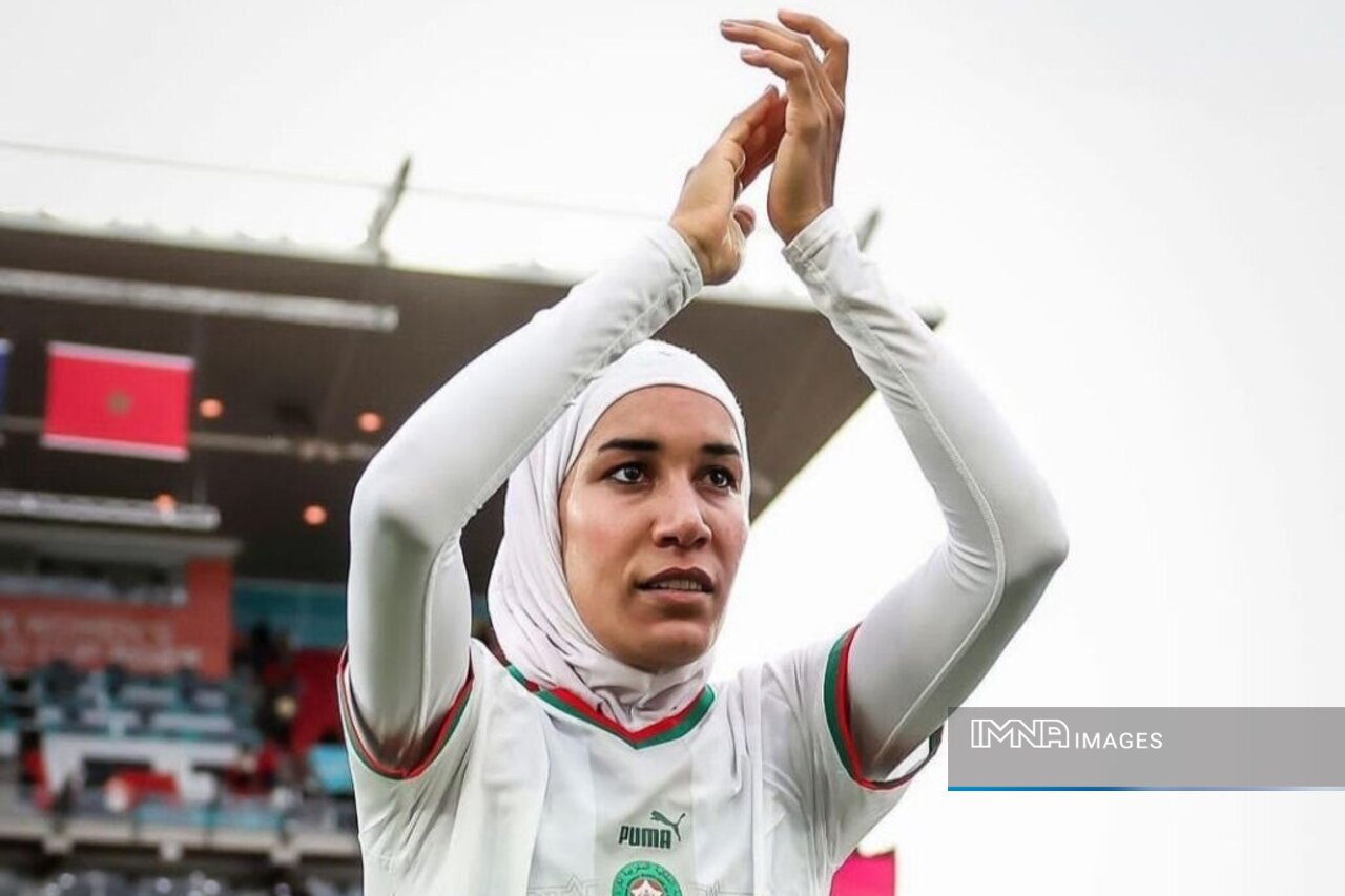 دختر مراکشی اولین بازیکن محجبه تاریخ جام‌جهانی فوتبال شد + عکس