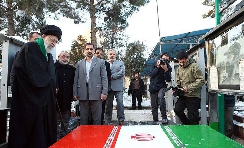 ارادت به پرچم در سیره شهدا؛ از آرزوی حاجاحمد تا غمی که بر دل حاجقاسم نشست