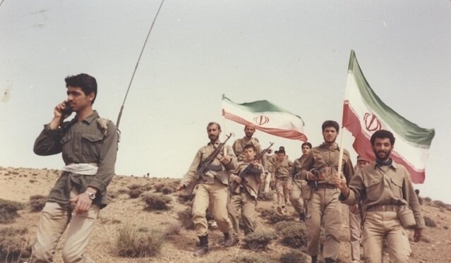 ارادت به پرچم در سیره شهدا؛ از آرزوی حاجاحمد تا غمی که بر دل حاجقاسم نشست