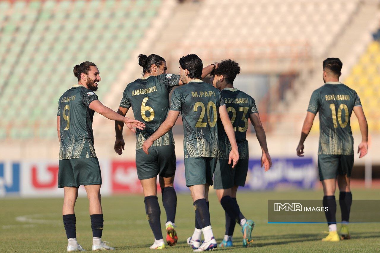 ذوبآهن به دنبال بازگشت به ریل پیروزی/سوت پایان هفته با جدال حساس فولاد و پرسپولیس