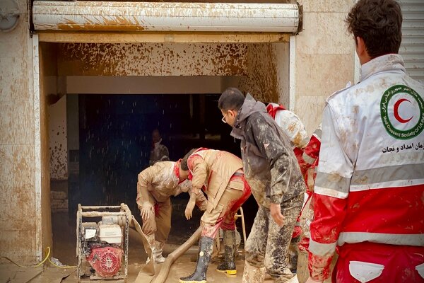 امدادرسانی آتش‌نشانی یاسوج به ۱۵۰ خانواده درگیر با آب‌گرفتگی