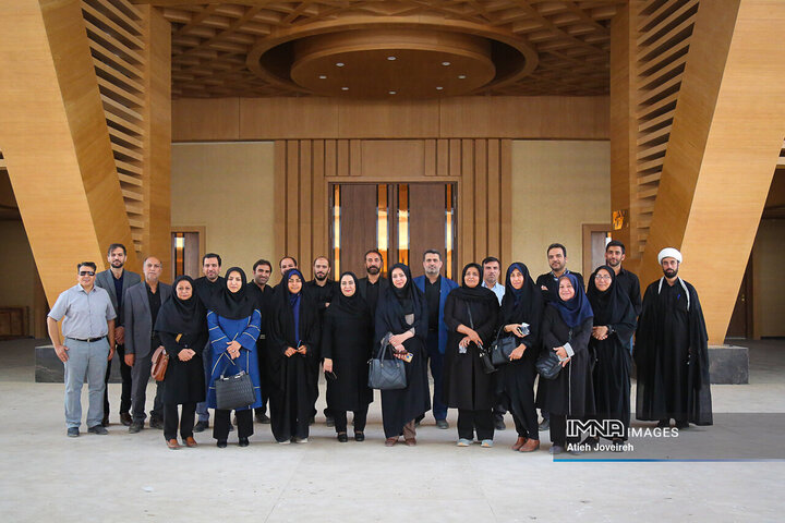 بازدید معتمدین محلی و فعالین فرهنگی منطقه ۱۲ شهرداری اصفهان از پروژه‌های شاخص شهری