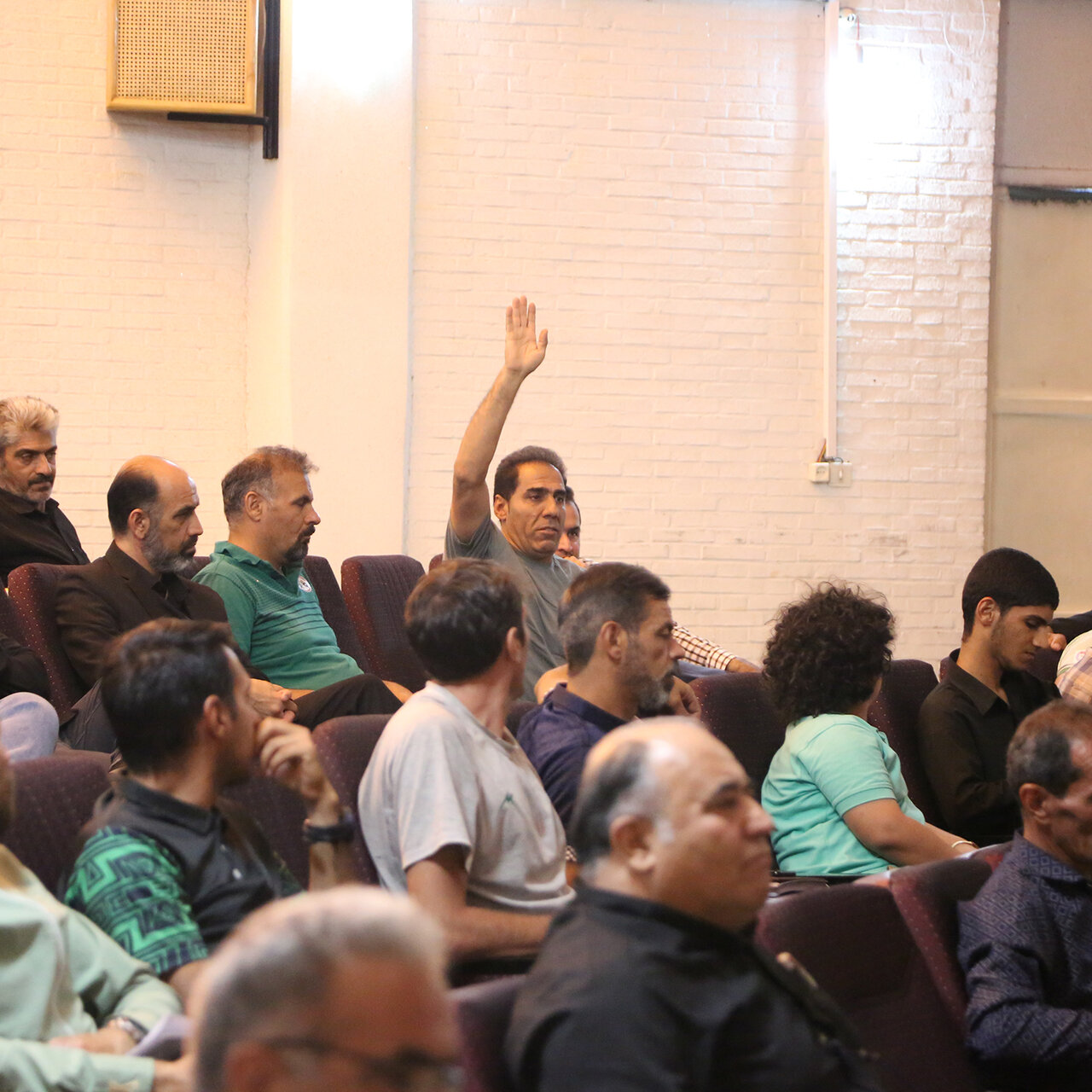 برگزاری نشست سرمشوقها و سرگروههای هواداری باشگاه ذوب آهن+عکس