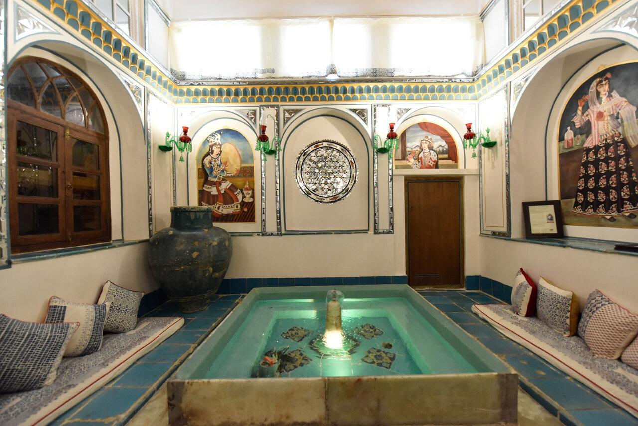 شهسواران، منزلگه عاشقی در نصف جهان