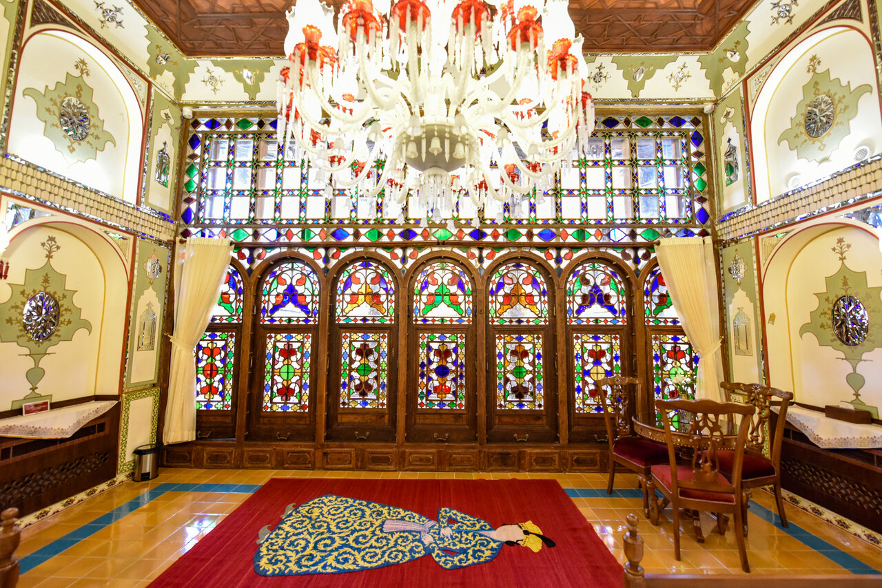 شهسواران، منزلگه عاشقی در نصف جهان