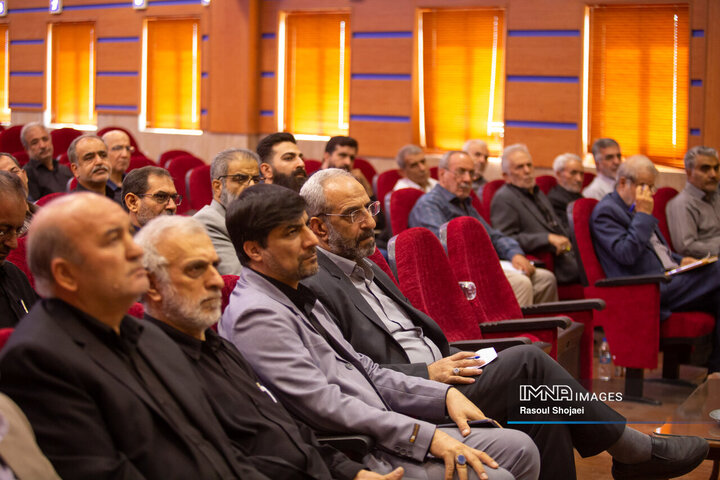 نشست صمیمی معتمدین و مؤثرین محلات با فرماندار اصفهان