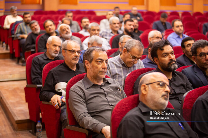 نشست صمیمی معتمدین و مؤثرین محلات با فرماندار اصفهان