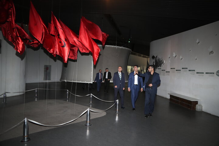 بازدید هیئت دیپلماتیک جمهوری صربستان از موزه ملی انقلاب اسلامی و دفاع مقدس