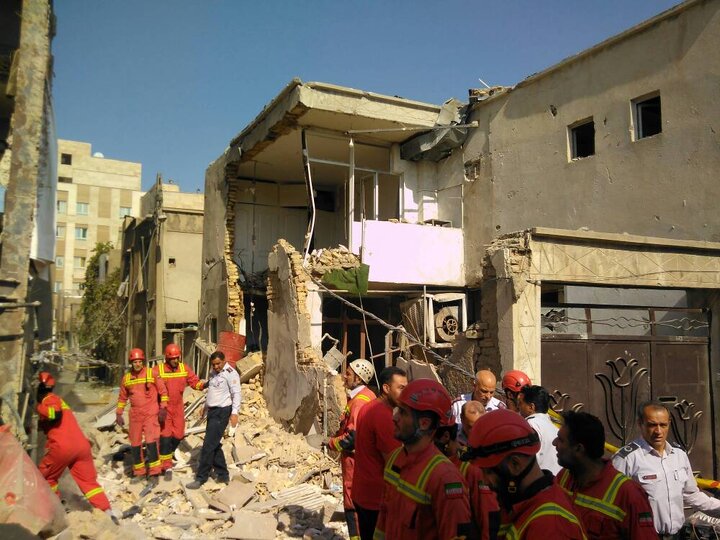 نشت گاز در ساختمانی قدیمی، علت ریزش آوار در محله جوانمرد قصاب + عکس