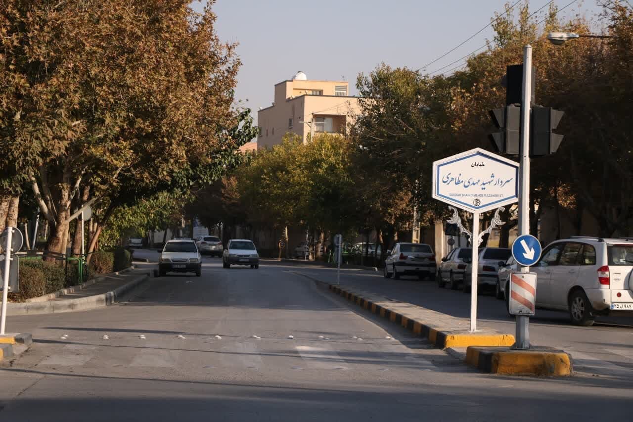 اجرای عملیات نوسازی و بهسازی تابلوهای معابر منطقه ۹ اصفهان