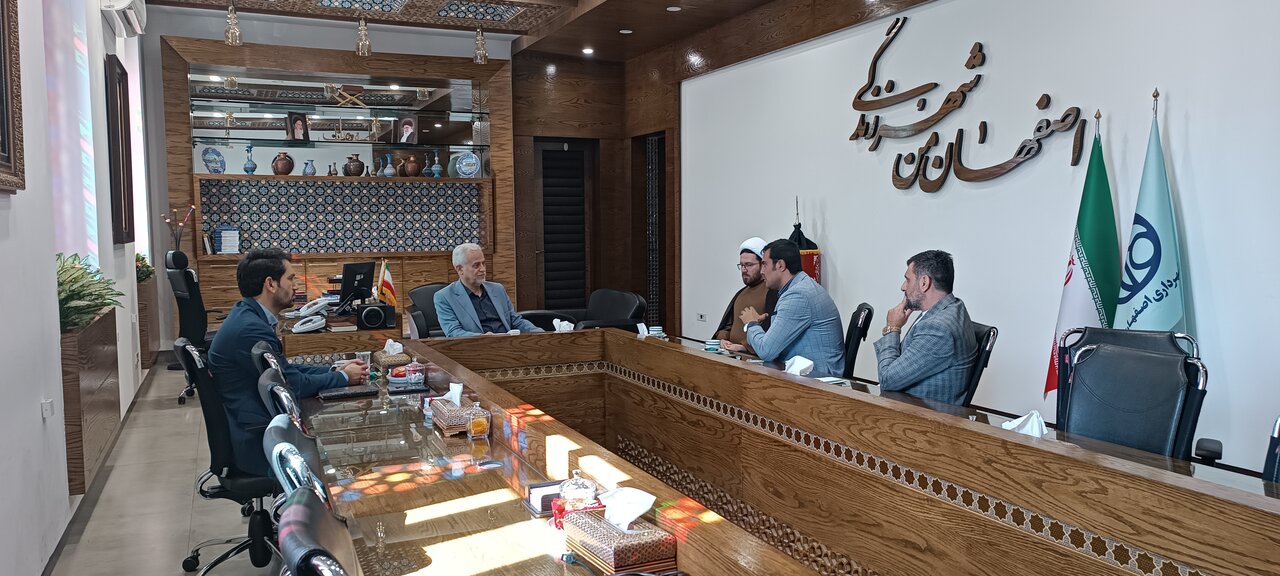 مدیرعامل باشگاه ذوب آهن به دیدار شهردار اصفهان رفت+عکس