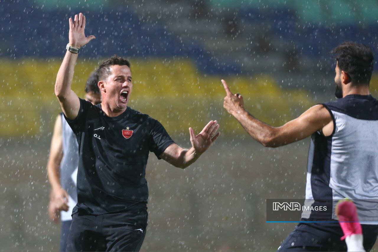 برپایی تمرین شاگردان گلمحمدی زیر بارش شدید باران