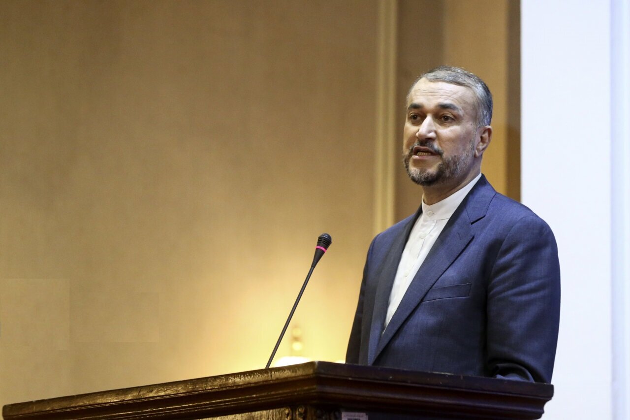 ابتکار سلطان عمان برای لغو تحریم‌ها روی میز قرار دارد