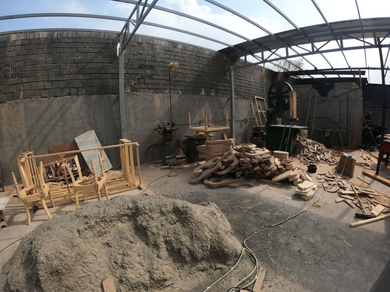 حریق کارگاه و انبار چوب در خیابان امام رضا (ع) + عکس