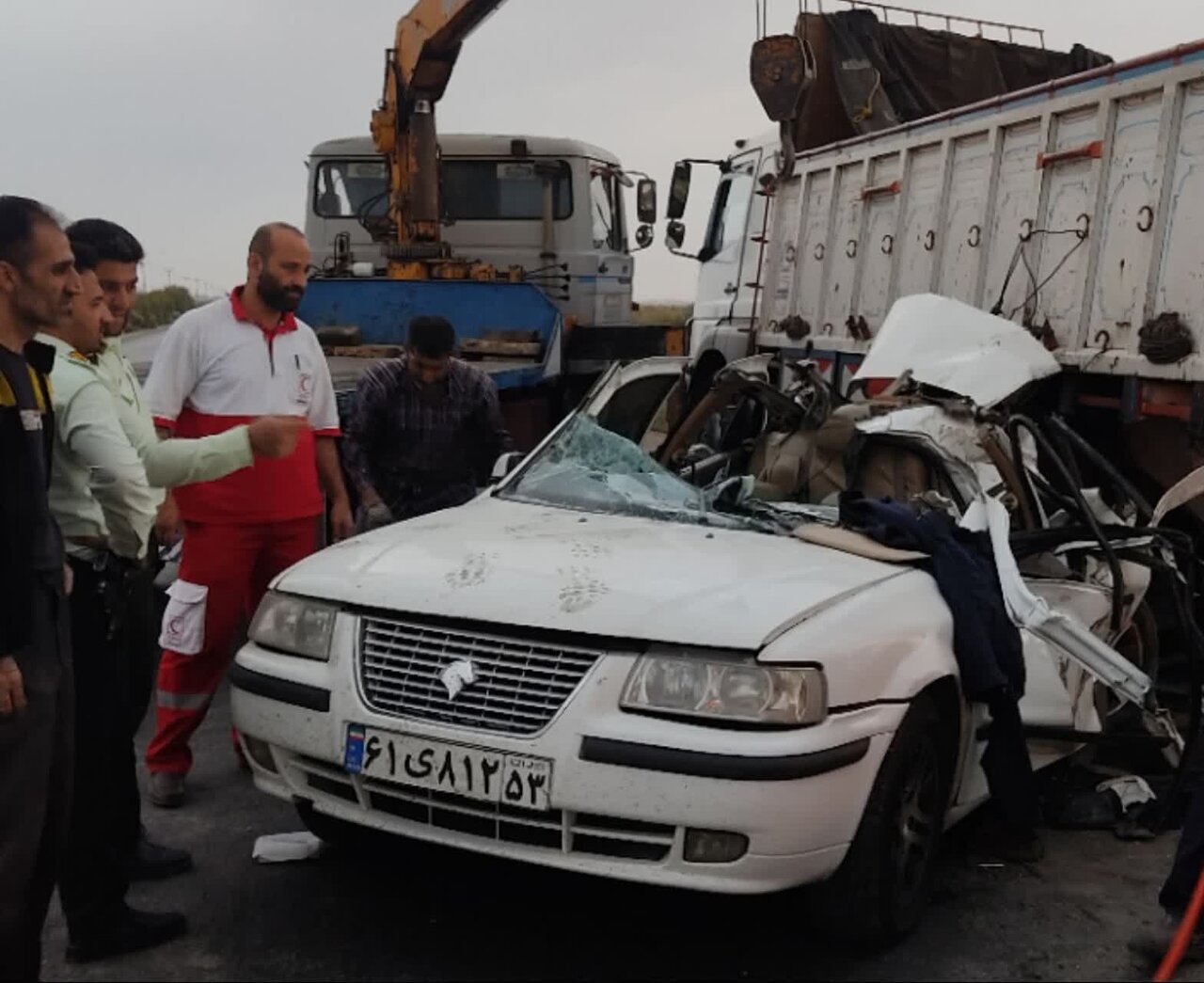 تصادف سمند و کامیون در محور کوهپایه با ۳ کشته و مصدوم + عکس