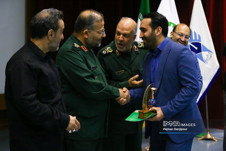 همایش اختتامیه جهادگران فاطمی 3 در اصفهان