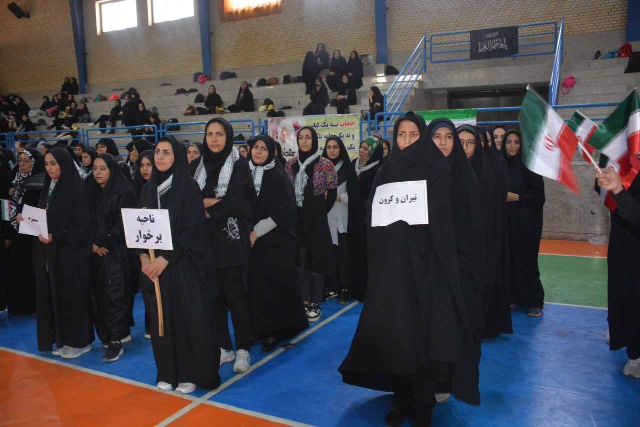 دختران ایرانی با رعایت عفاف و حجاب بر قلل موفقیت پا می‌گذارند