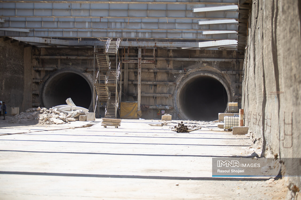 خاکبرداری خط ۲ مترو؛ از اصفهان تا بندرعباس/توسعه خط یک، روی طبقه دوم خیابان امام خمینی(ره)