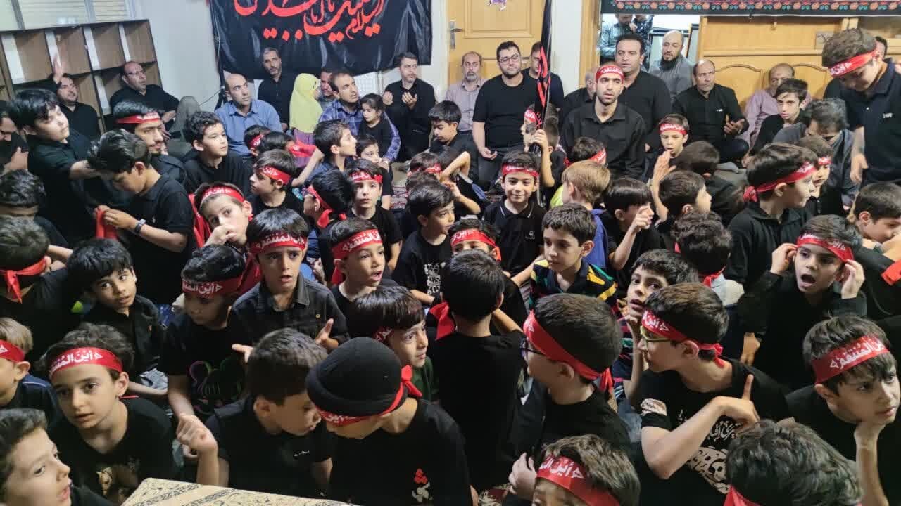 اینجا تمام مسئولیتهای روضه با دانشآموزان است