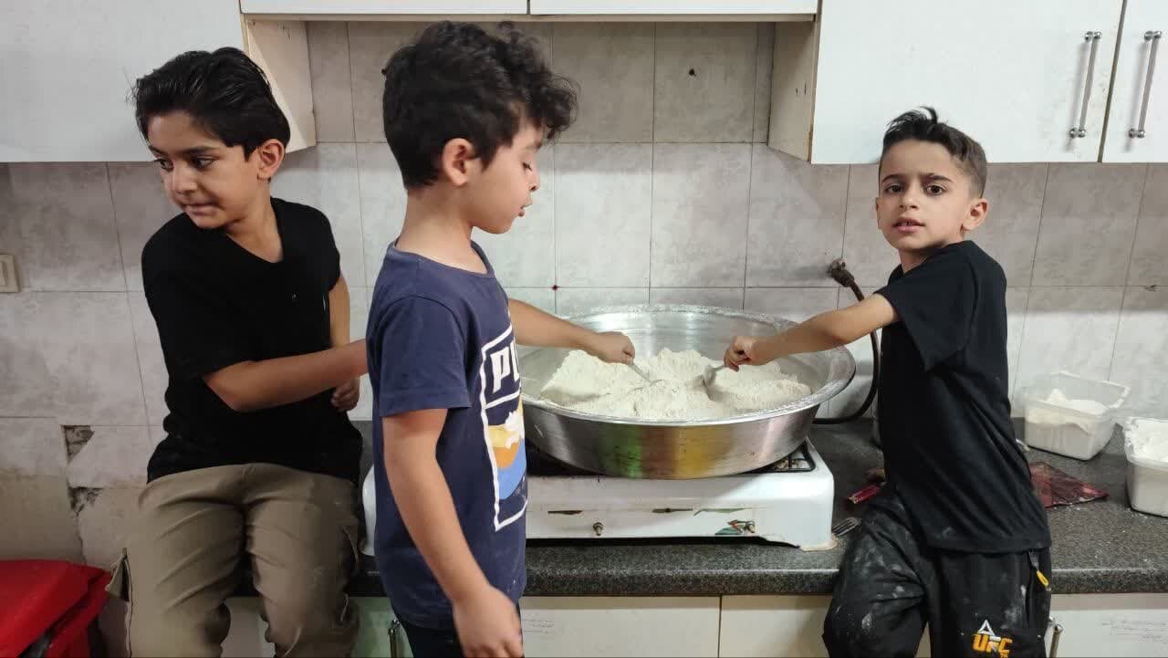 اینجا تمام مسئولیتهای روضه با دانشآموزان است