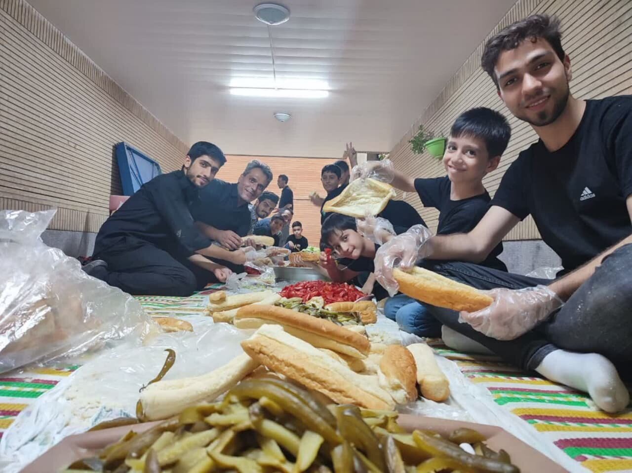 اینجا تمام مسئولیتهای روضه با دانشآموزان است