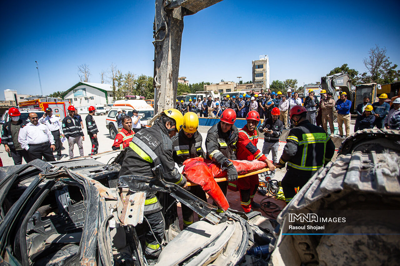 نجاتگران به عمق ۲۶ متری زمین زدند