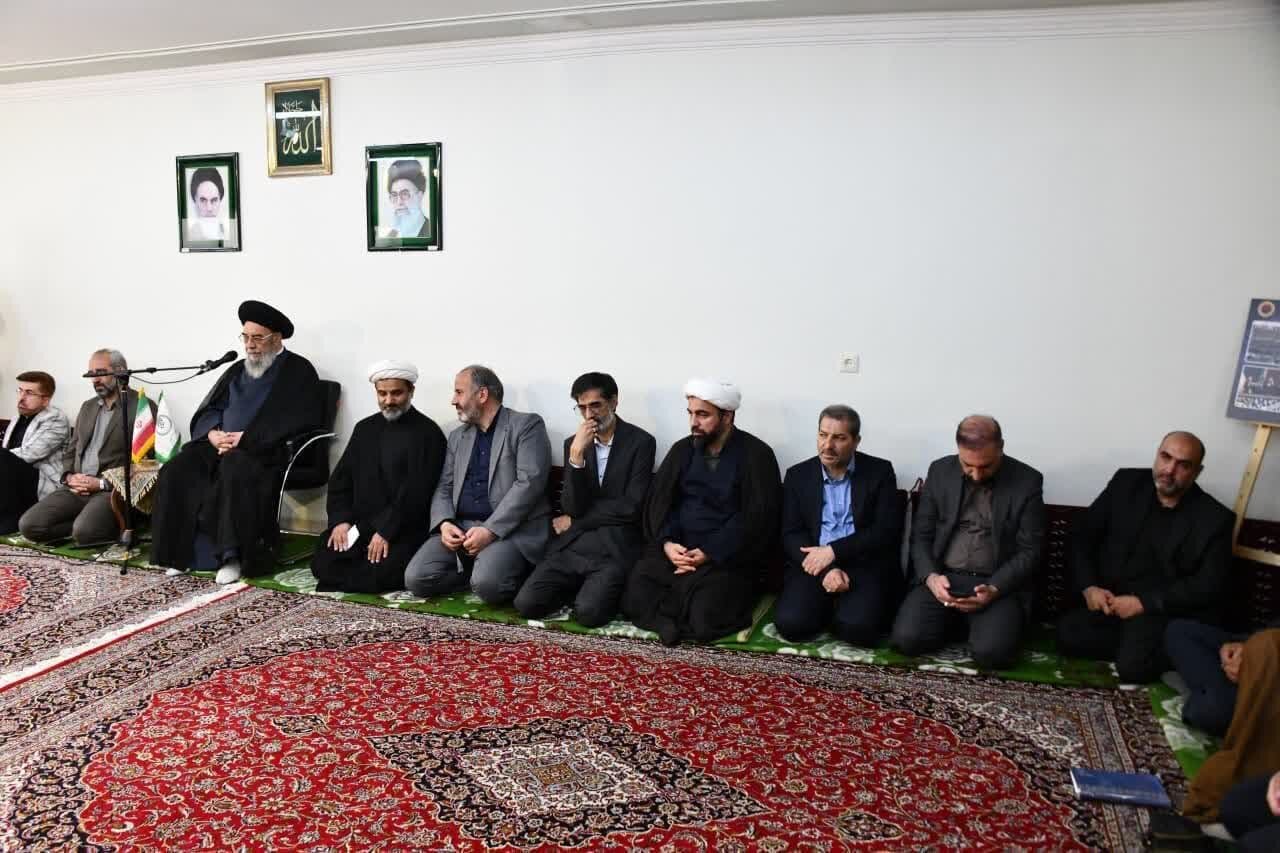 مردم اصفهان در مجلس عزای اباعبدالله(ع) کنار هم قرار گرفتند