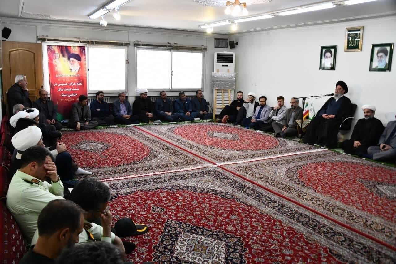 مردم اصفهان در مجلس عزای اباعبدالله(ع) کنار هم قرار گرفتند
