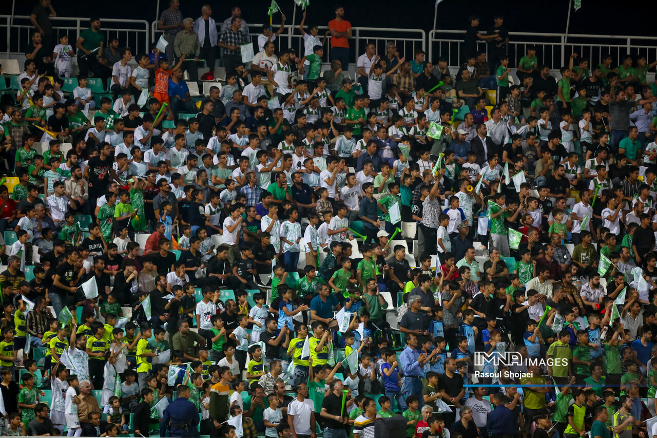 آشتیکنان هواداران ذوبآهن با فولادشهر + عکس