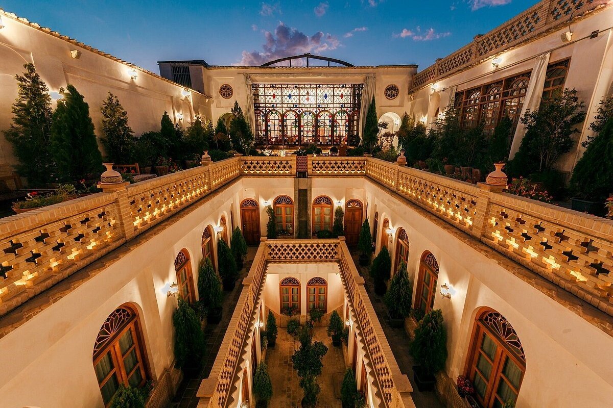 رزرو هتل اصفهان تجربه‌ای فراموش‌نشدنی در شهری تاریخی