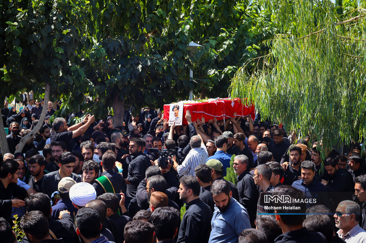 مراسم تشییع جهادگر بسیجی محمدرضا احمدی در اصفهان