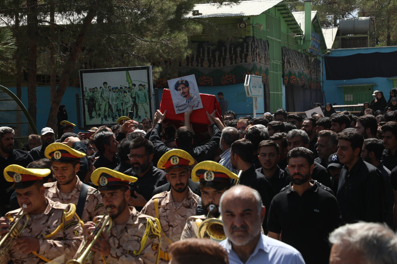 برگزاری مراسم تشییع پیکر مطهر شهید جهادگر «محمدرضا احمدی»+ عکس