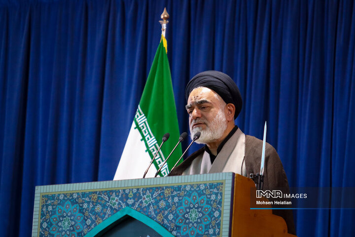 مسجد سنگر دین و کانون حل مسائل مردم است