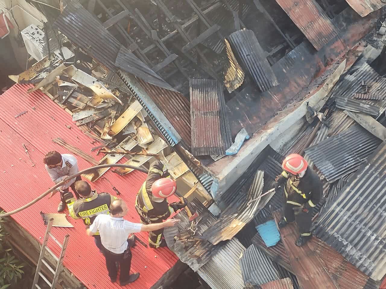 آتش‌سوزی ۵ خانه ویلایی در رشت/ ۲ آتش‌نشان مصدوم شدند