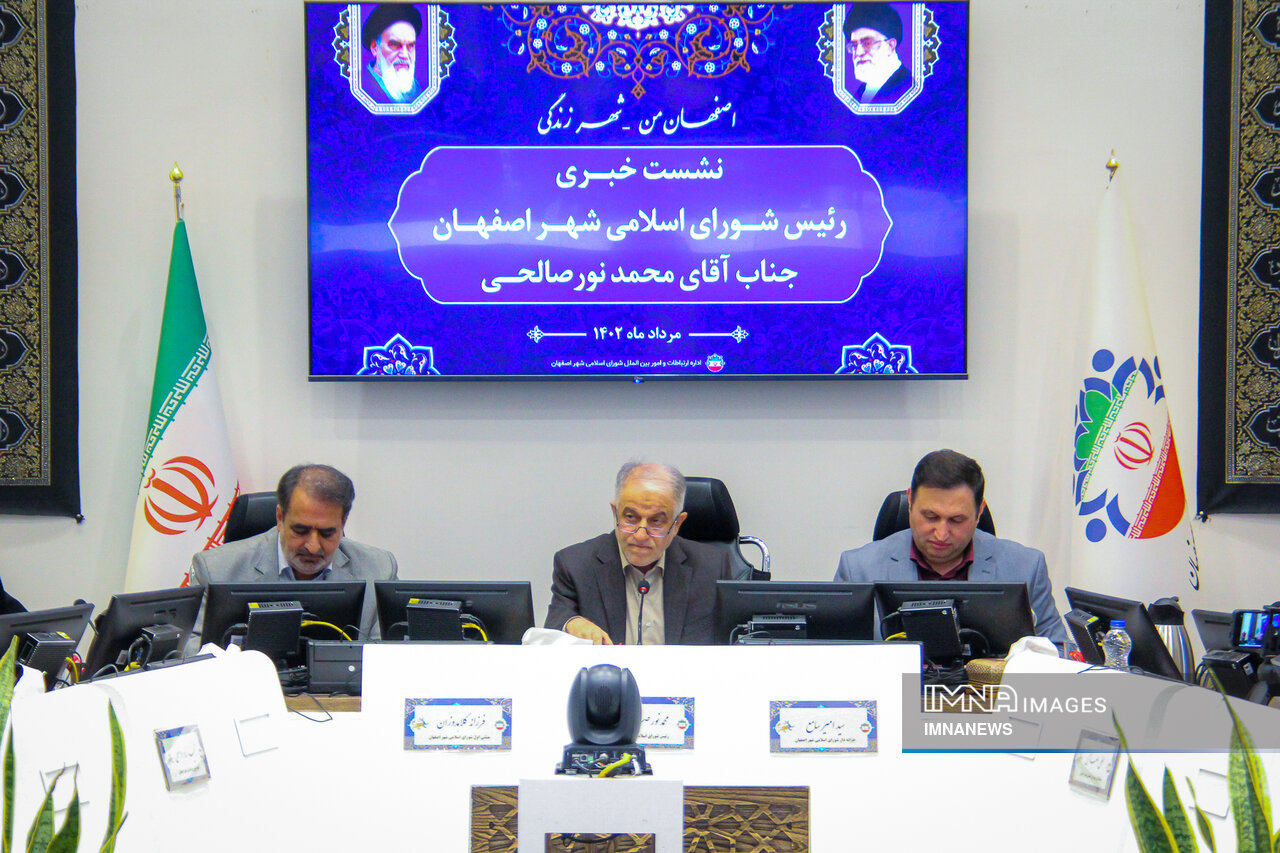 مدیریت بافت فرسوده در اصفهان ایجاد می‌شود/ قرارداد خرید ۵۰ دستگاه اتوبوسBRT منعقد شد