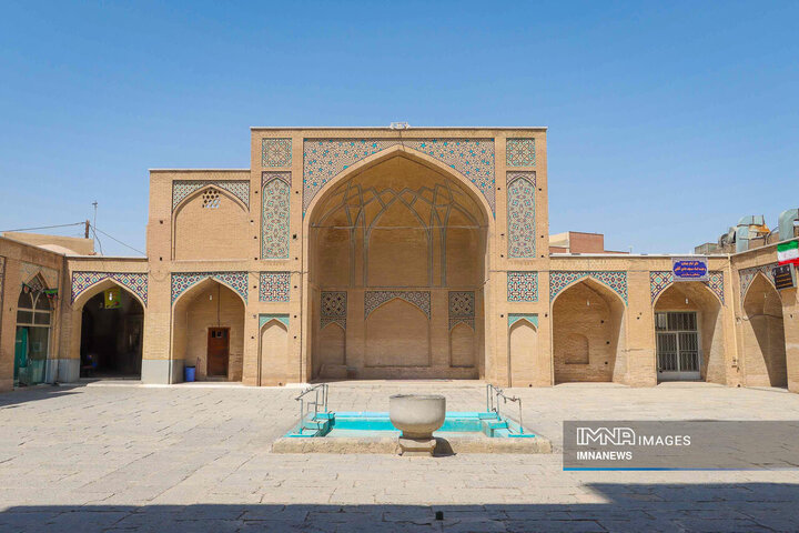 مسجد آقانور؛ نگینی در قلب اصفهان