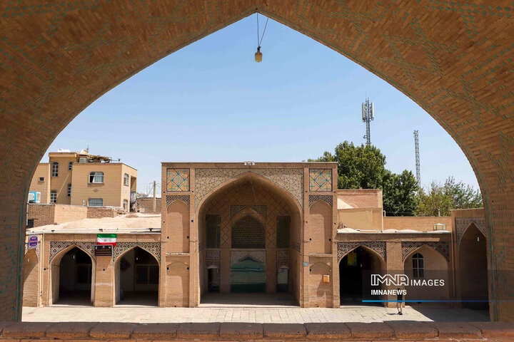 مسجد آقانور؛ نگینی در قلب اصفهان