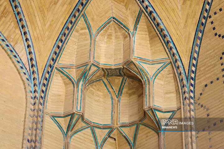 مسجد آقانور؛ نگینی در قلب اصفهان