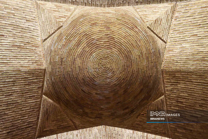 مسجد آقانور؛ نگینی در قلب اصفهان