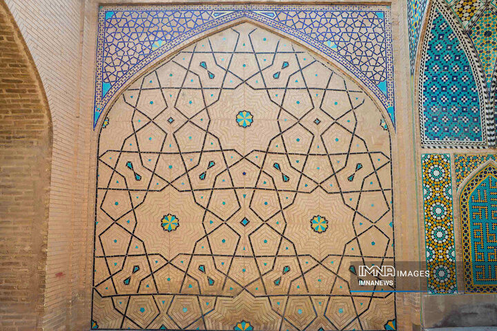 مسجد آقانور؛ نگینی در قلب اصفهان