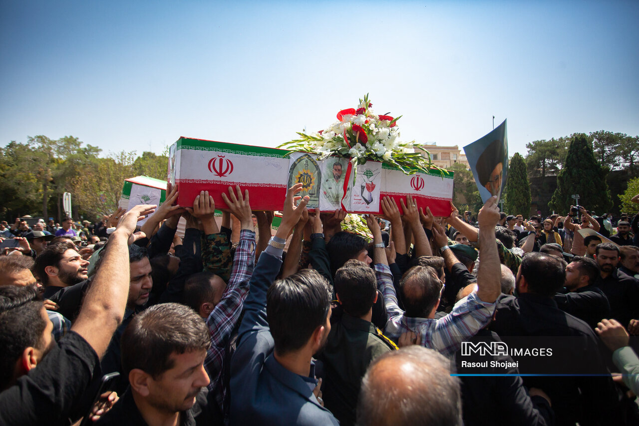 تشییع باشکوه ۲ شهید مدافع امنیت فراجا در اصفهان+ عکس و فیلم