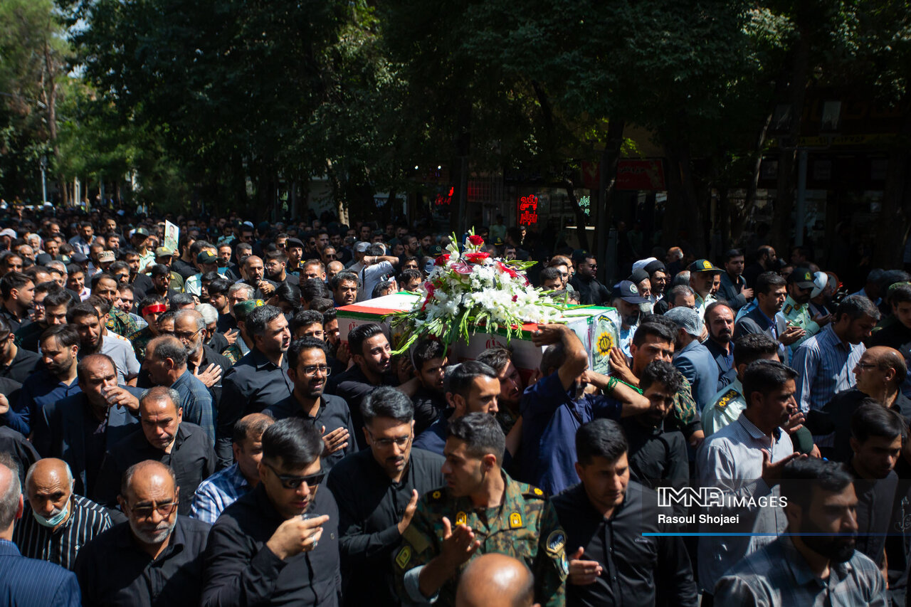تشییع باشکوه ۲ شهید مدافع امنیت فراجا در اصفهان+ عکس و فیلم