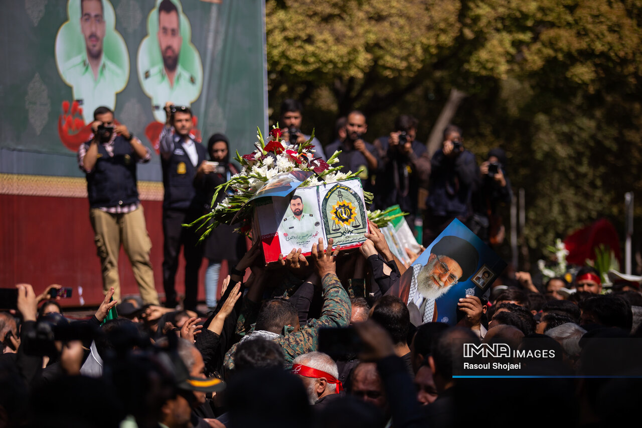 تشییع باشکوه ۲ شهید مدافع امنیت فراجا در اصفهان+ عکس و فیلم