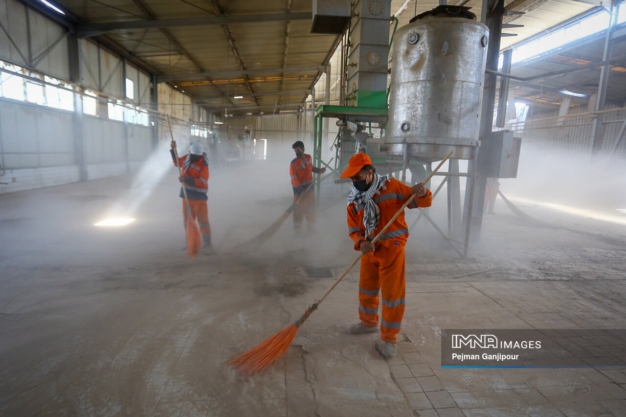 ۴۰۰ مترمربع سایهبان در مرز چذابه نصب شده است