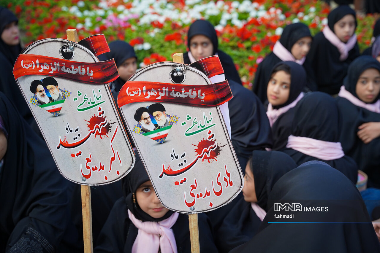 دختران دهه هشتادی پای ارزشهای خود ایستادهاند